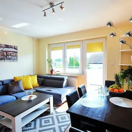 With A Balcony Very Close To The アパート