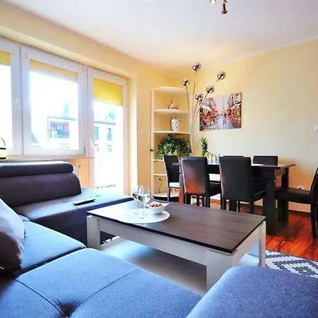 With A Balcony Very Close To The Apartamento