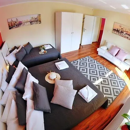 Apartamento With A Balcony Very Close To The *