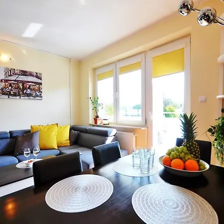 アパート With A Balcony Very Close To The ウストロニエ・モルスキエ