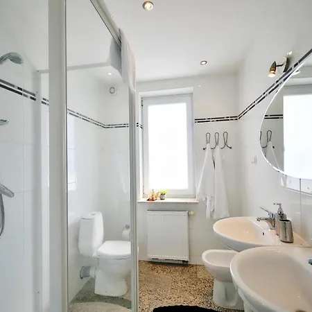 アパート With A Balcony Very Close To The ウストロニエ・モルスキエ