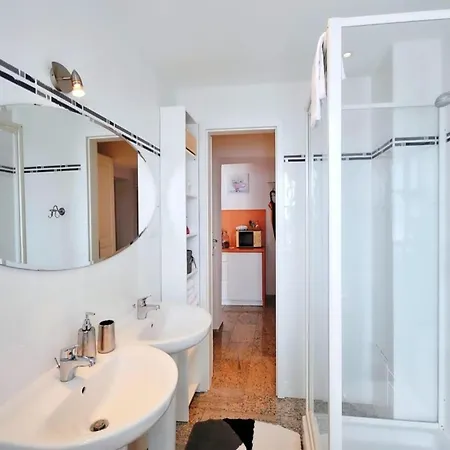 With A Balcony Very Close To The * ウストロニエ・モルスキエ