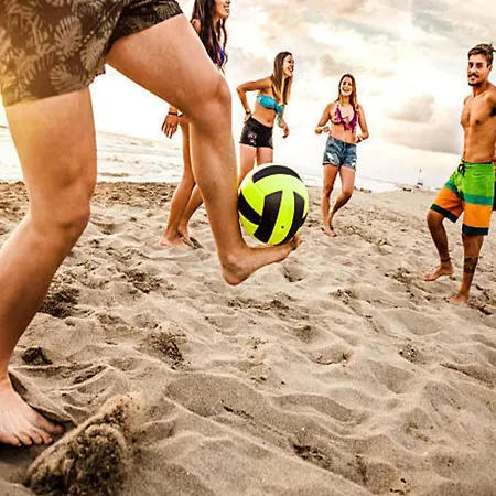 With A Balcony Very Close To The アパート ウストロニエ・モルスキエ