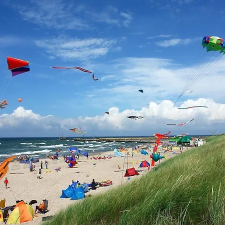 With A Balcony Very Close To The アパート *