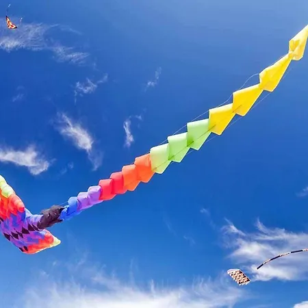 アパート With A Balcony Very Close To The